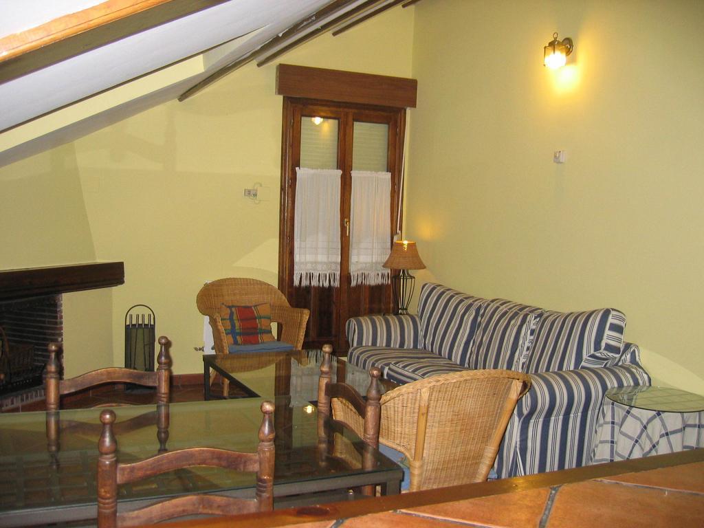 Apartamentos El Pajar Del Abuelo Peralejos de las Truchas Zimmer foto